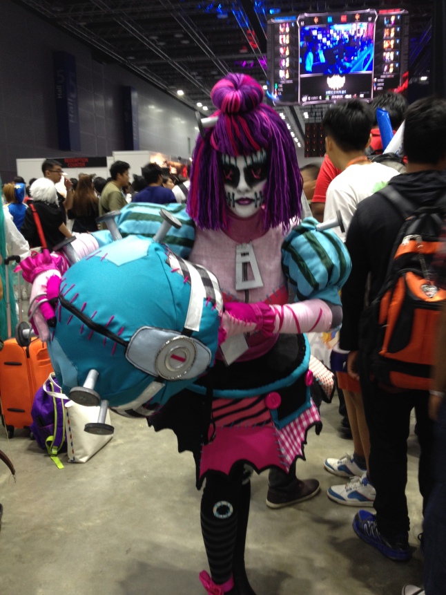 I wonder if this cosplayer can see me...